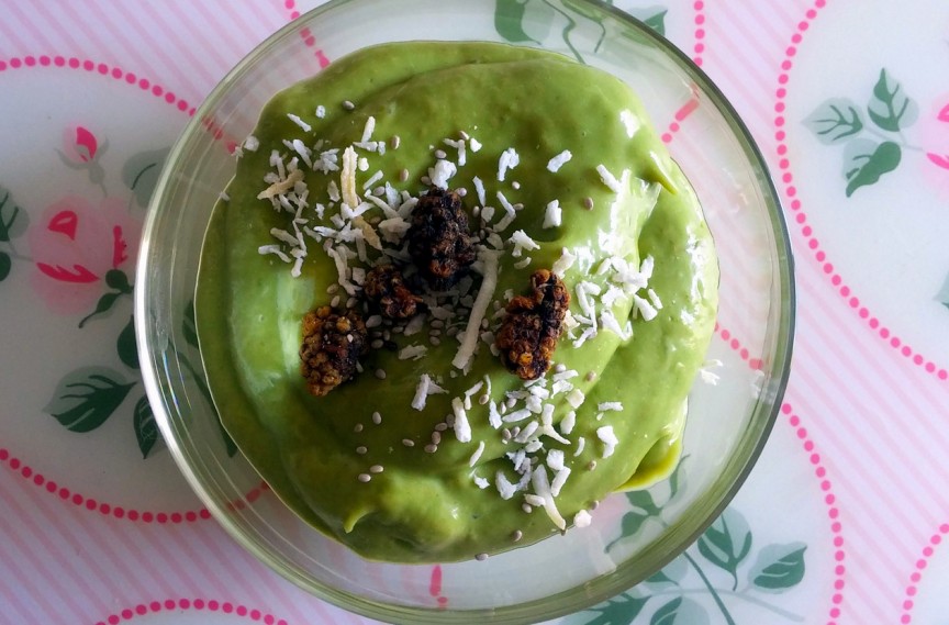 Réaliser une mousse maison au matcha à l'avocat et à la banane