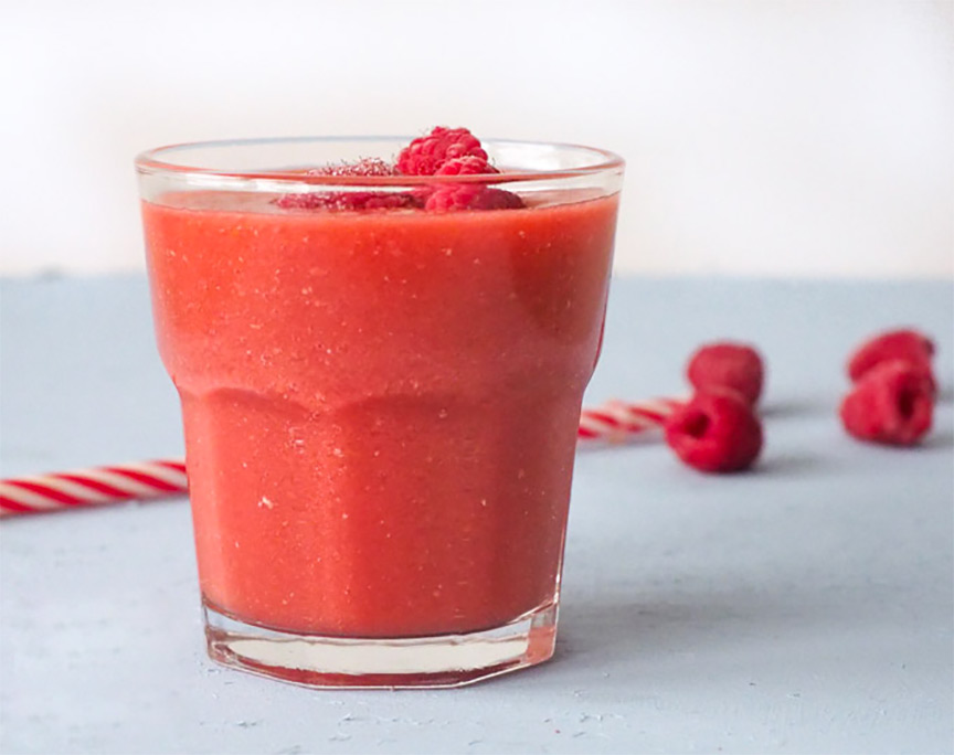Réaliser un jus maison à base de carottes, grenade et framboises